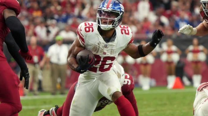 New York Giants running back Saquon Barkley (26) runs the ball against the Arizona Cardinals at State Farm Stadium in Glendale on Sept. 17, 2023.